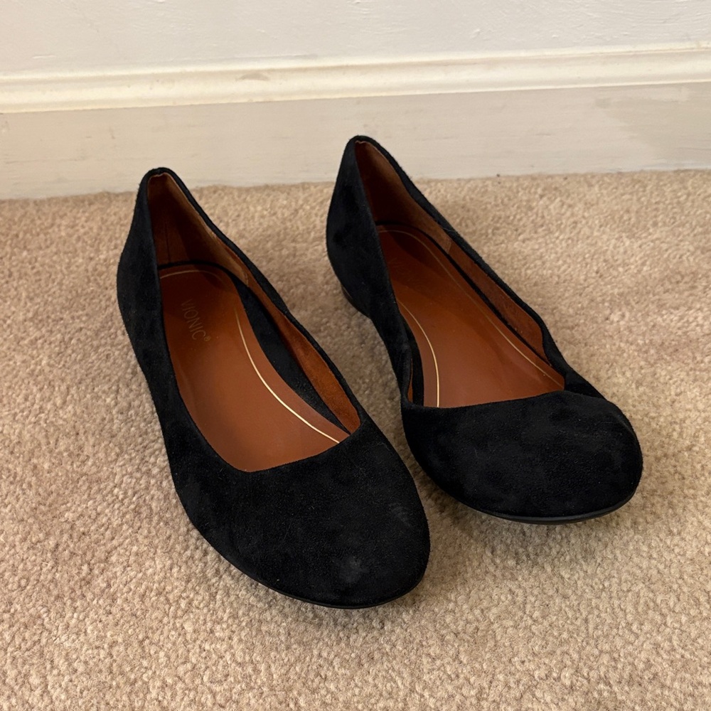 Vionic Women's Classic Black Suede Loafers